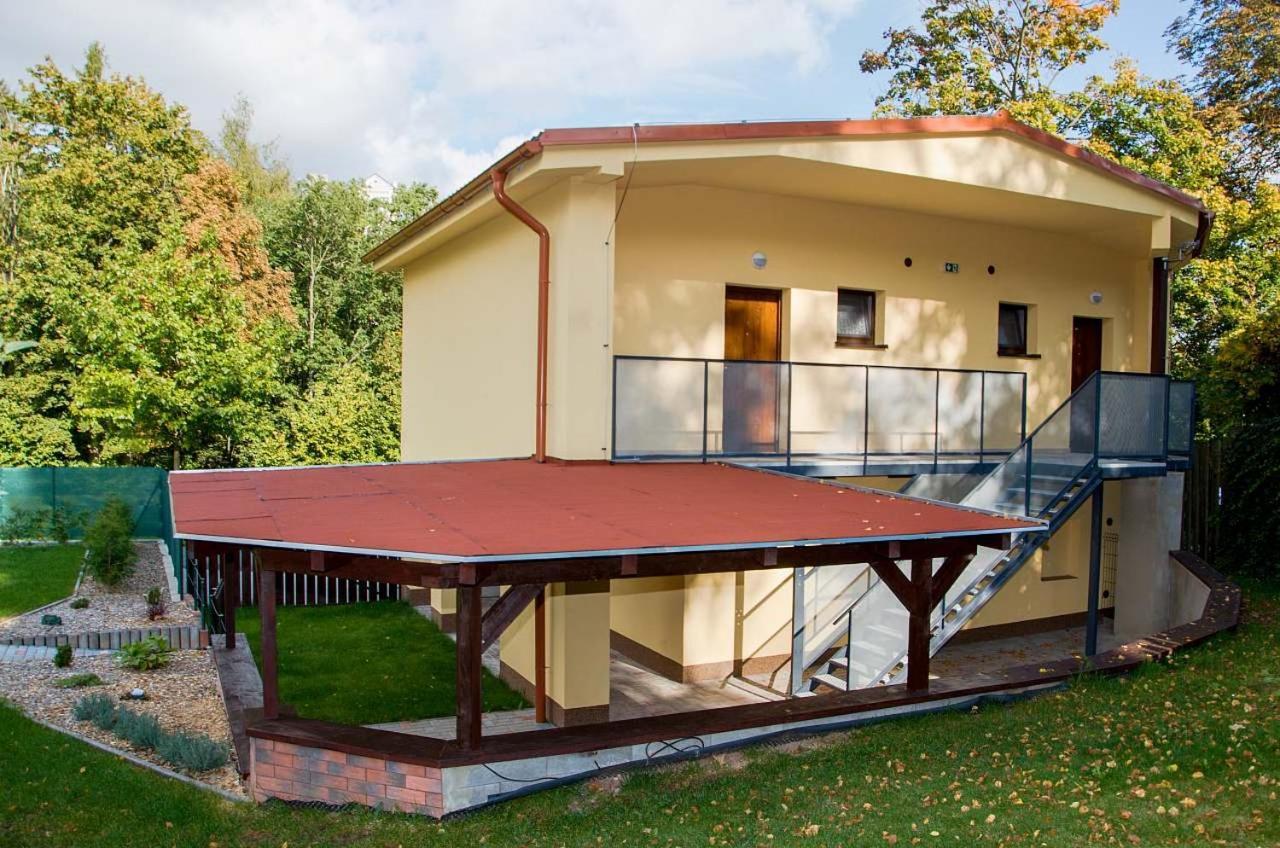 Apartmany Nad Parkem Broumov Extérieur photo