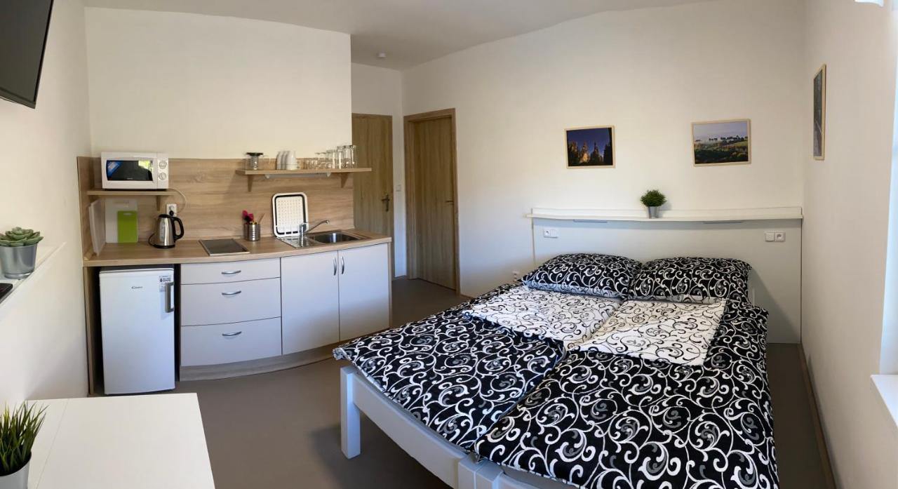 Apartmany Nad Parkem Broumov Extérieur photo